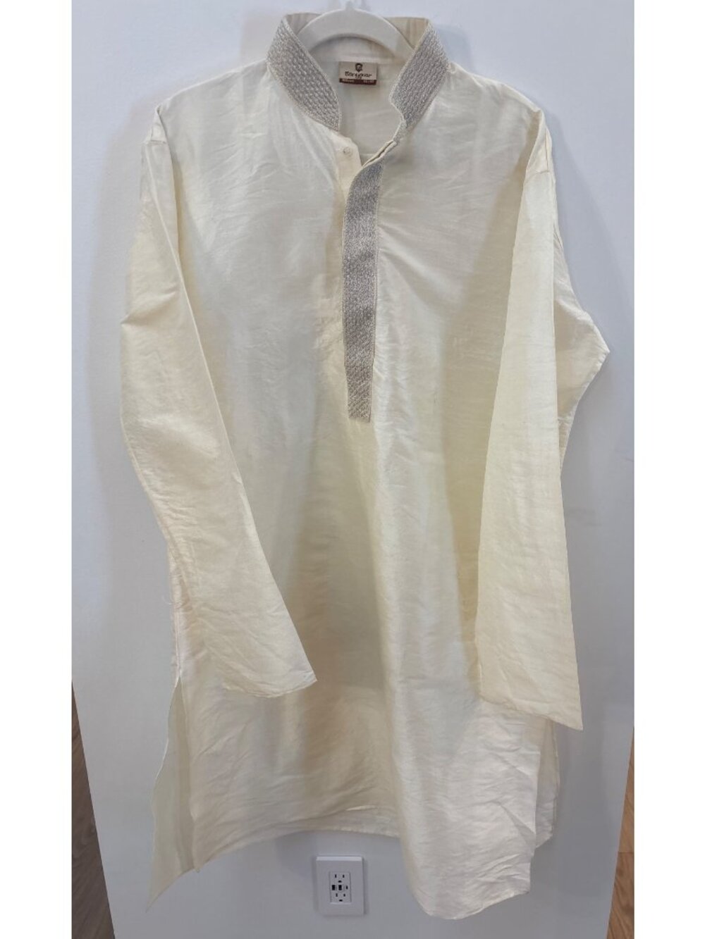 Manyavar Mens XL 42 105 cms Ivory Kurta With Embroidered Collar & Placket